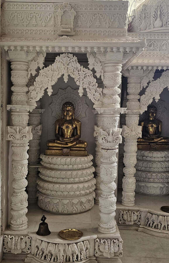 Marble Vedi Platform - Traditional Jain Temple Altar Base for Bhagwan Moorti